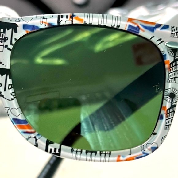 SPECIAL SERIES #8 Ray Ban Wayfarer London Print EUC - Picture 11 of 16